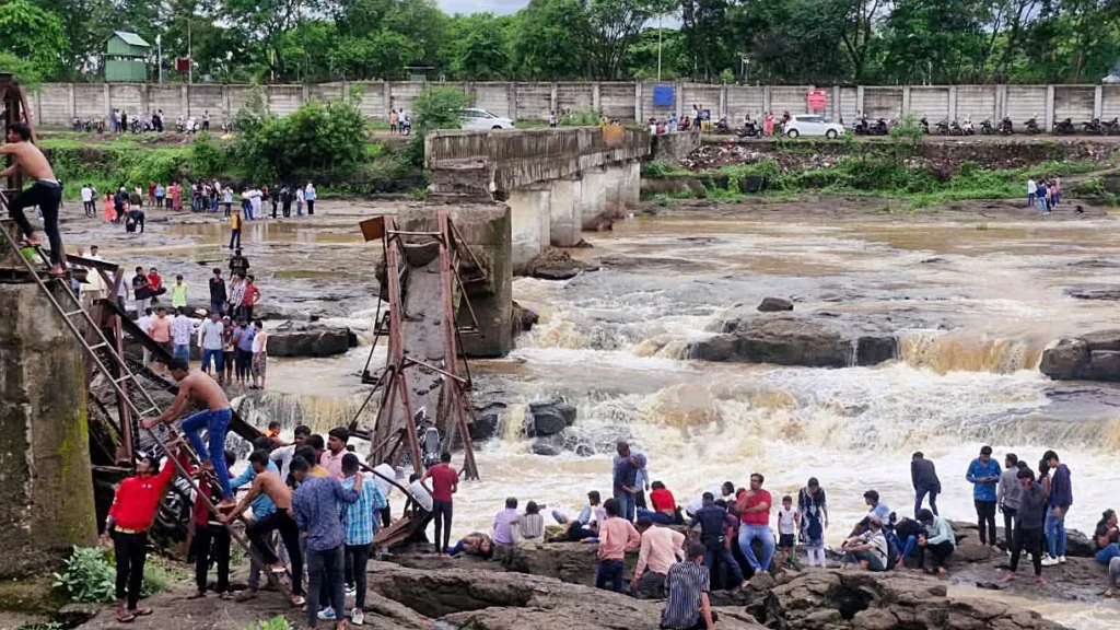 Tragedy Strikes Pune: Bridge Collapse Over Indrayani River Claims Lives, Leaves Many Missing