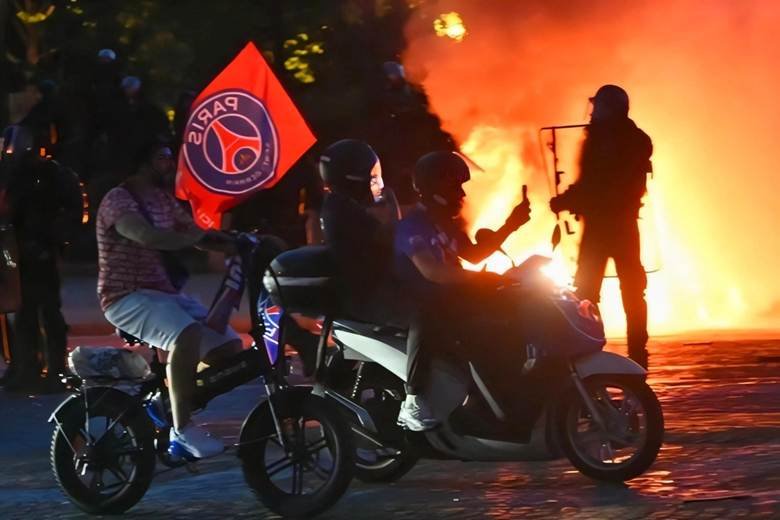 PSG Victory Sparks Riots Across Paris, Hundreds Arrested 2 image 2
